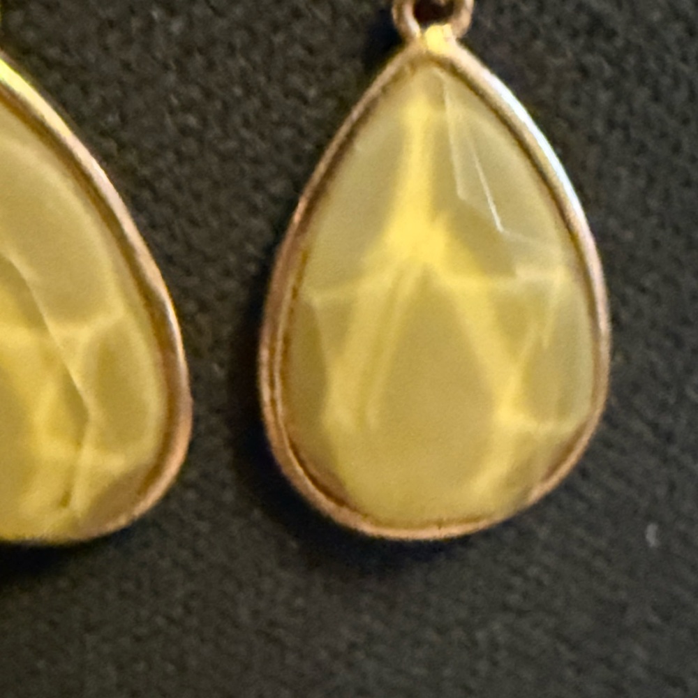 Elegant Grey stone Teardrop Earrings - Picture 3 of 5